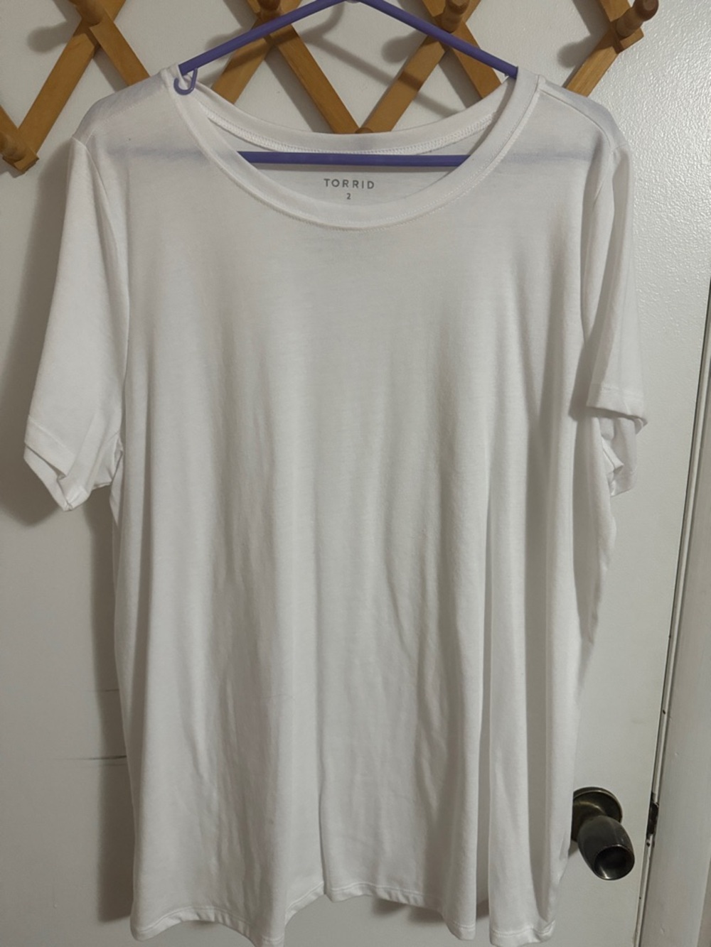 torrid White Crewneck Short Sleeve Tee - Classic Plain